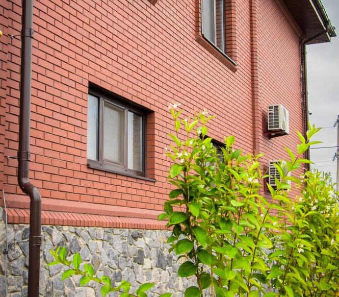 Облицювання будинку клінкерною цеглою Керамейя Рубін